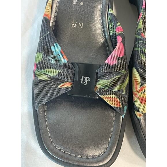Donald J Pliner "CAPRIS" Slide Sandals Black Floral Women's Sz 9.5 - Picture 3 of 8